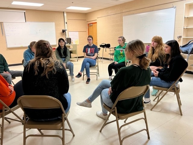 Circle discussion of high school students